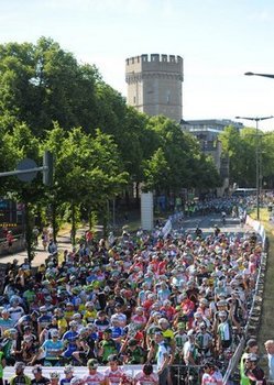 Das Jedermannrennen bei Rund um Köln ist sehr beliebt und lockt Tausende in die Dom-Stadt. Foto: Veranstalter/Sportograf