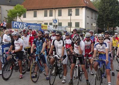 Die Marathon-Fahrer bildeten am Sonntagmorgen um 6:30 Uhr den Auftakt des 65. Bundes-Radsport-Treffens. Foto: RSC Werne/Strugholz