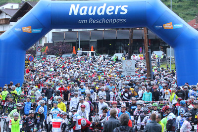 Startaufstellung für den «DreiländerGiro»: Vor vier Jahren stand die Veranstaltung zwischenzeitlich vor dem Aus. Foto: Sportograf/TVB Tiroler Oberland