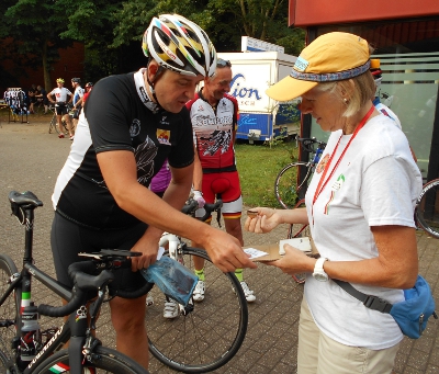 Die vielen Helfer machen das Bundes-Radsport-Treffen erst möglich. Foto: Bernd Schmidt