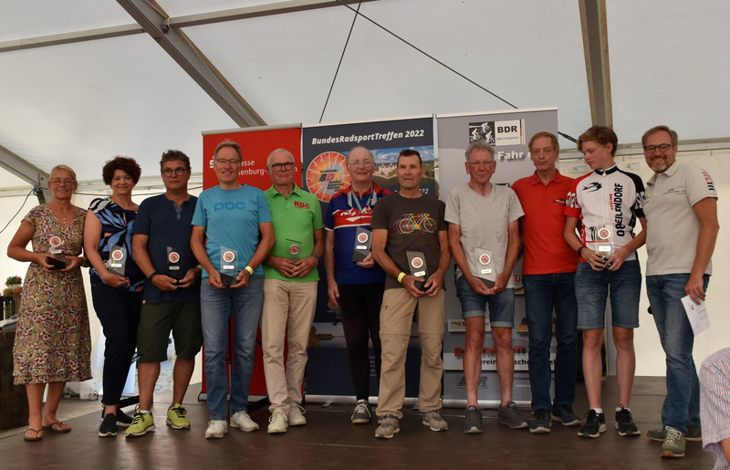 Zum Abschluss des Bundes-Radsport-Treffens wurden die Gewinner der Vereinswertung geehrt. Foto: Bruno Nettesheim